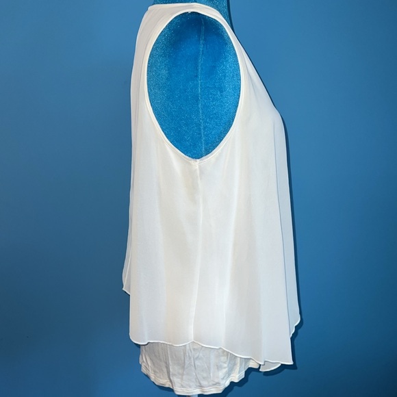 Sleeveless White Blouse - Picture 6 of 8
